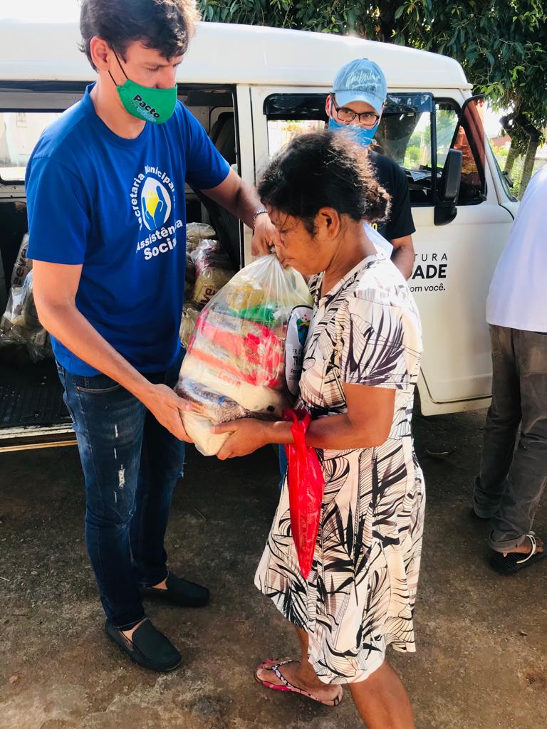 Prefeitura De Trindade Entrega Cestas De Alimentos A Moradores No Setor