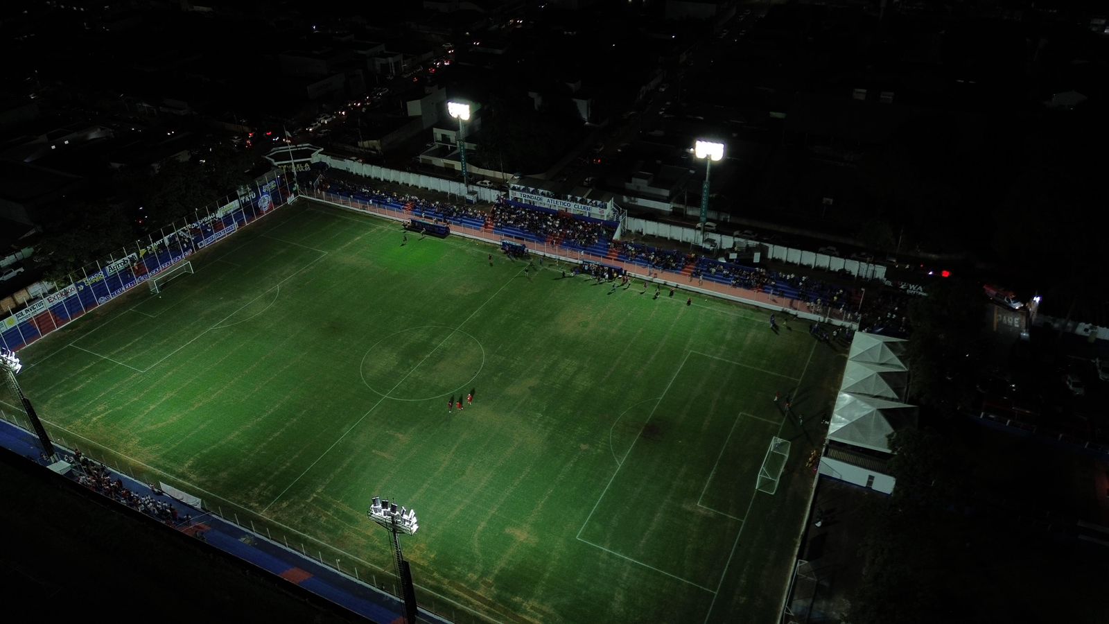 Prefeitura inaugura nova iluminação em LED no Estádio Abrão Manoel da Costa com investimento de R$ 500 mil em Trindade