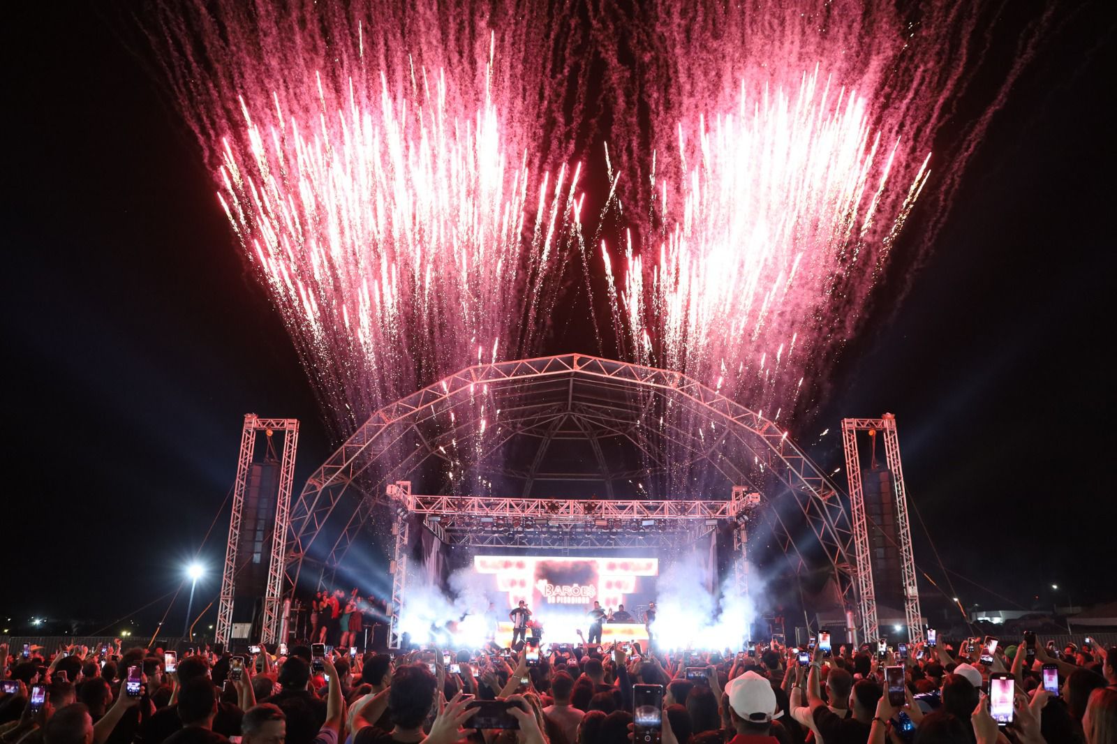 Mais de 10 mil pessoas participam da terceira noite do XI Festival Gastronômico de Trindade