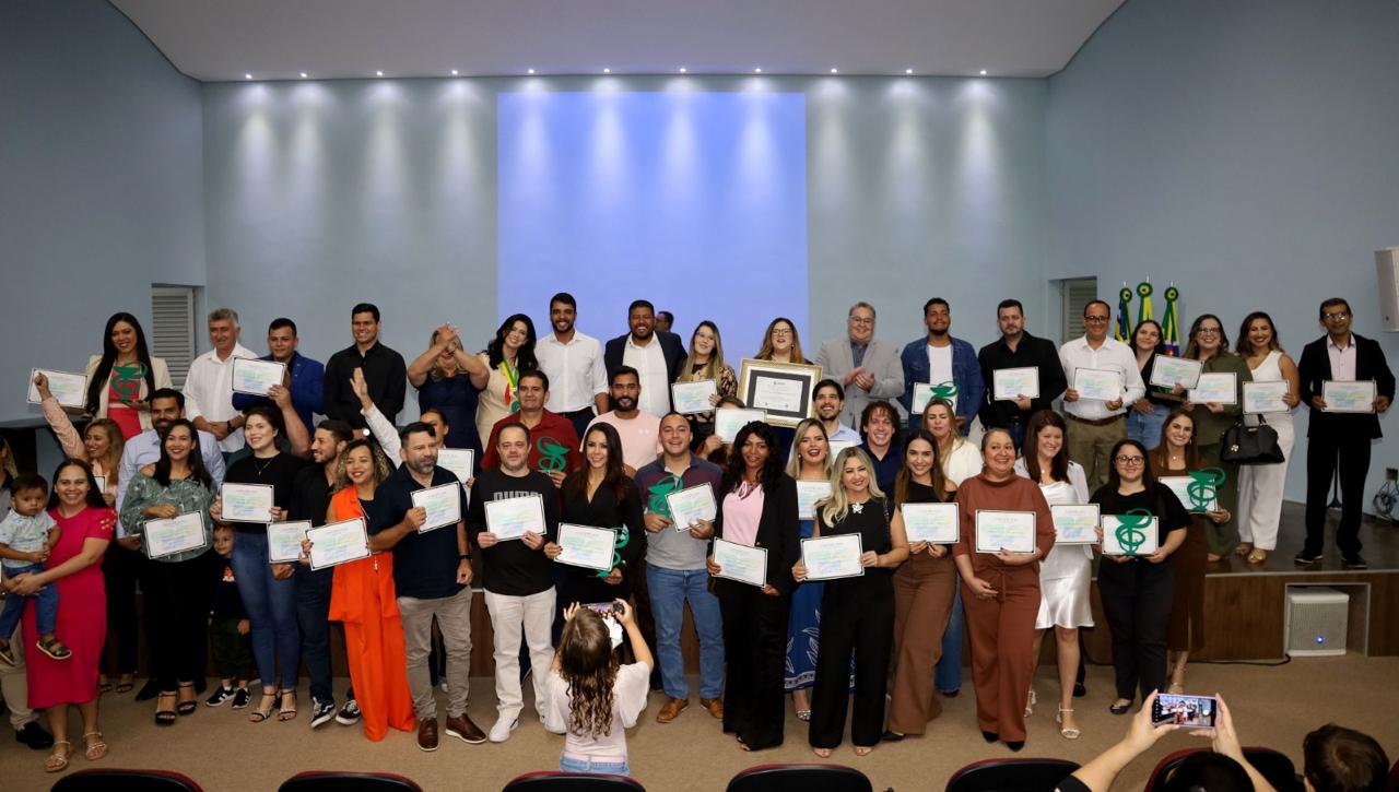 Prefeitura de Trindade e Câmara Municipal realizam sessão solene em homenagem aos farmacêuticos