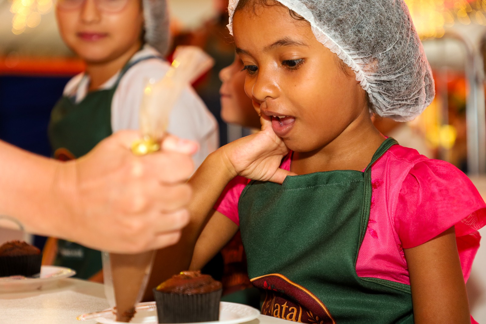 Parcerias fortalecem Natal dos Sonhos e levam Cozinhas Show para crianças na Vila Natalina